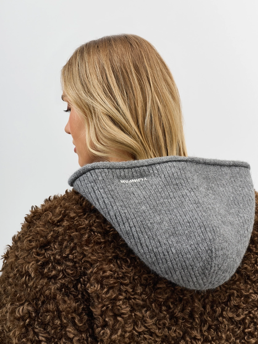 Шапка-чепчик с завязками